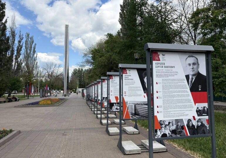В Самаре на Аллее Трудовой Славы открыли выставку «Герои Труда»