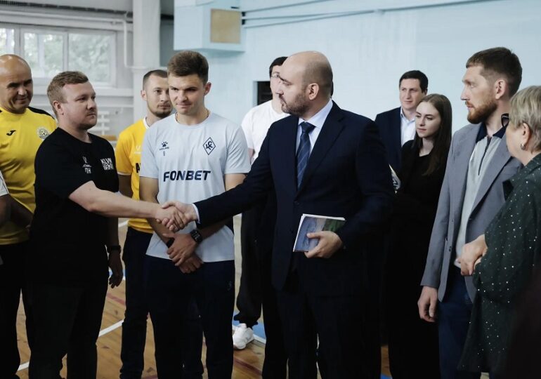 Вячеслав Федорищев посетил команду Клявлинской футбольной лиги