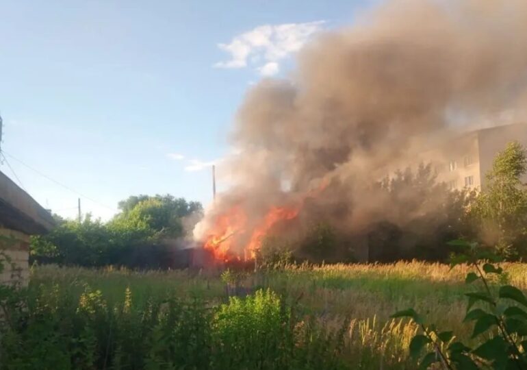 В Самарской области потушили пожар на площади 80 кв. м