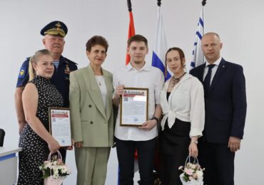 Самарской семье Леонидовых вручили благодарственные письма