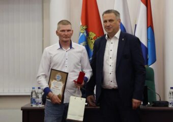 Иван Носков вручил самарцам Почетные знаки
