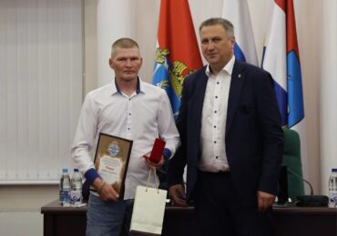 Иван Носков вручил самарцам Почетные знаки