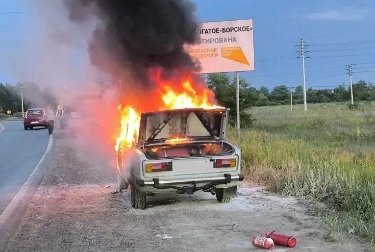 В Самарской области на трассе сгорел автомобиль