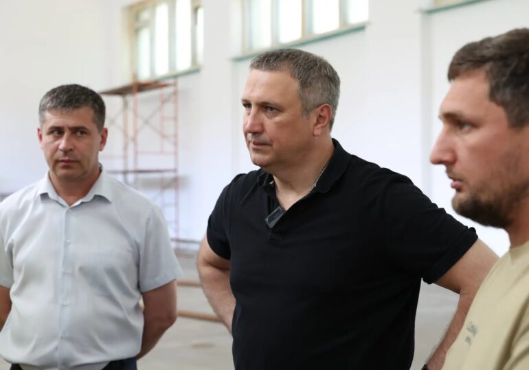 Иван Носков проверил ход капремонта в самарской школе №36