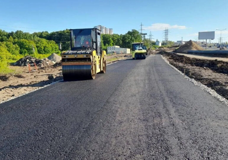 В Самаре на дублере Московского шоссе начали укладывать асфальт