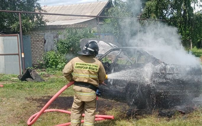 В Приволжском районе сгорел автомобиль
