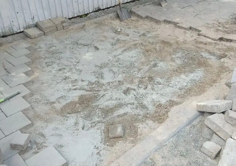 В Самаре на Ульяновской обновляют тротуары