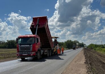 В Самарской области укладывают асфальт на подъезде к селу Лопатино