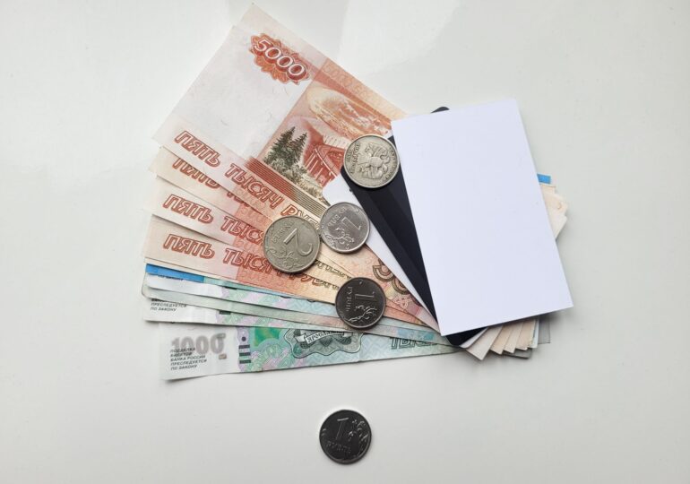Самарцам рассказали, когда поврежденные купюры не примут в магазине