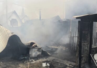 В Волжском районе загорелся дом