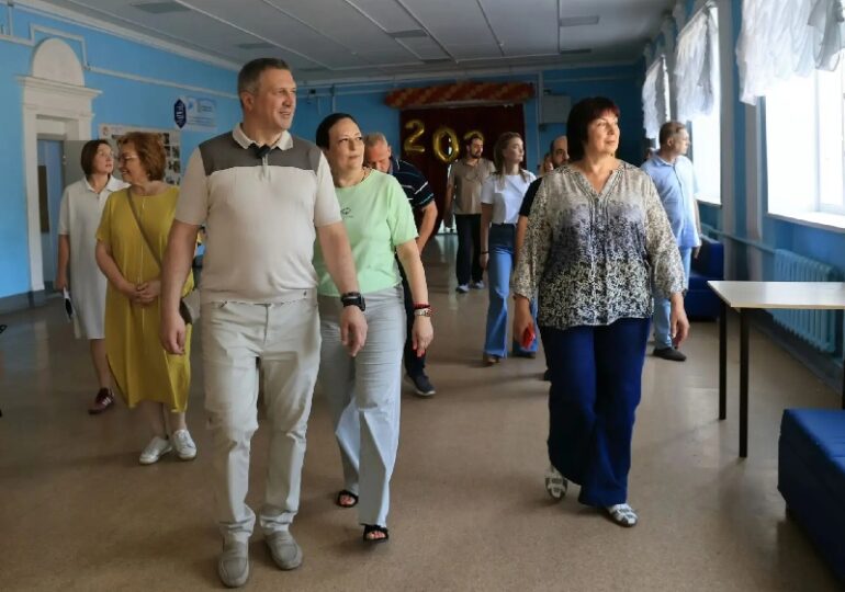 Ход ремонта и благоустройства территорий самарских школ проверил Иван Носков