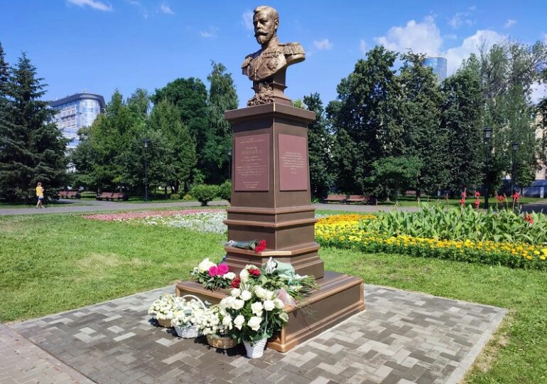 В Самаре открыли памятник Николаю II