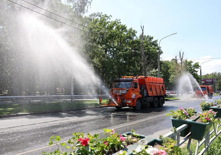 В Самаре усилили полив зеленых насаждений и запустили аэрацию воздуха
