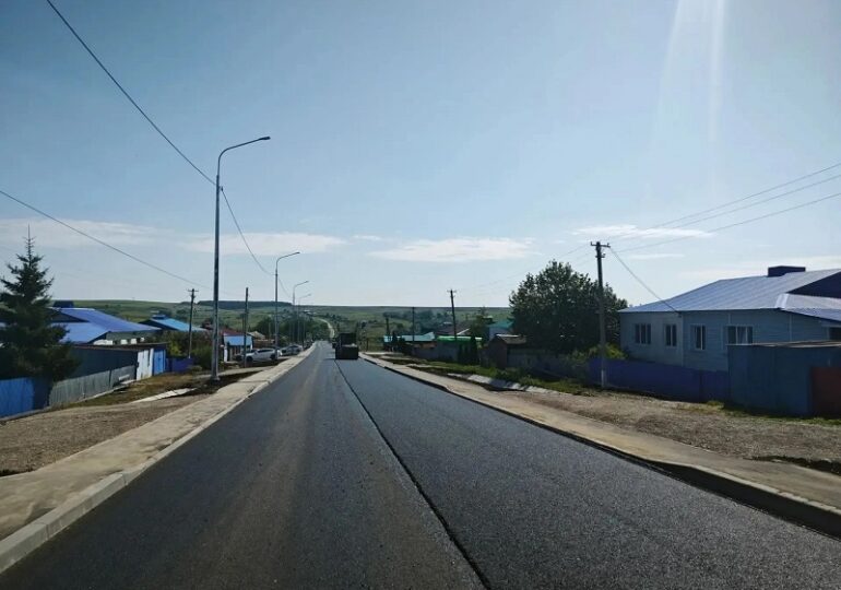 В Сергиевском районе завершают ремонт дороги к селу Захаркино