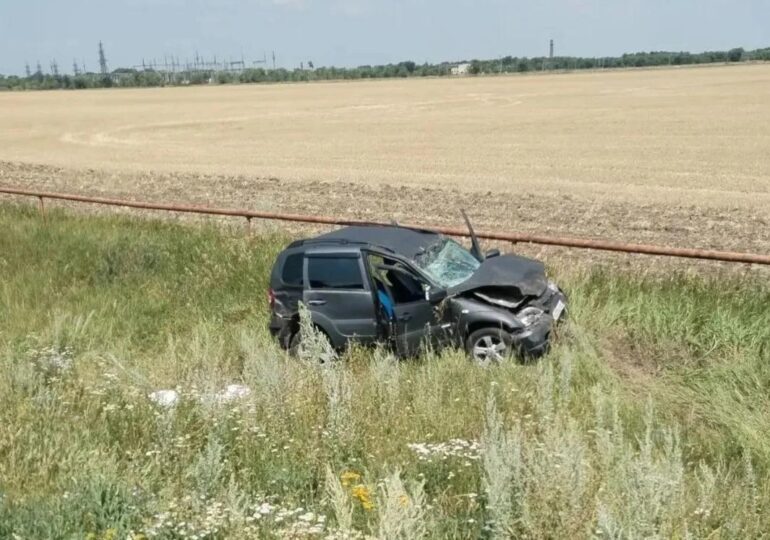 В Приволжском районе внедорожник опрокинулся в кювет
