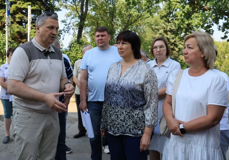 Иван Носков проверил старт первого этапа благоустройства территории у ДК «Искра»