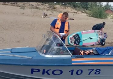 В Самарской области спасли женщину с ребенком на сапборде