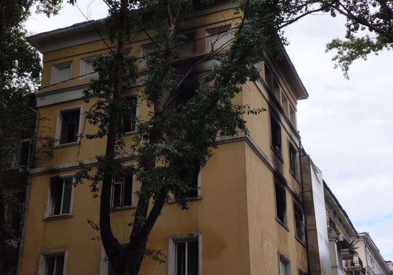 В Самаре на Ново-Садовой потушили пожар в доме