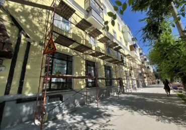 В Самаре ремонтируют многоквартирный дом №102 по улице Победы