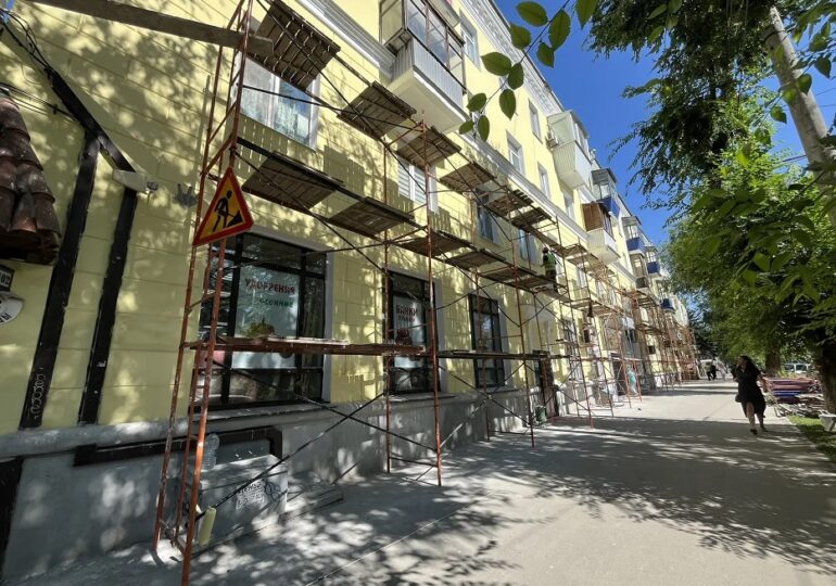 В Самаре ремонтируют многоквартирный дом №102 по улице Победы