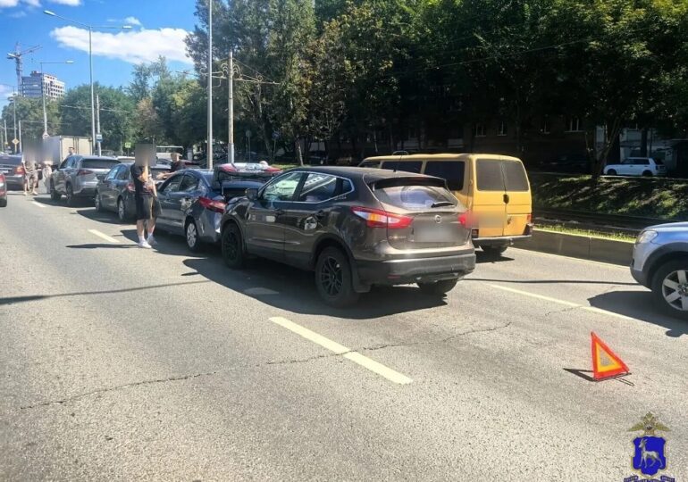 В Самаре на Ново-Садовой столкнулись четыре автомобиля