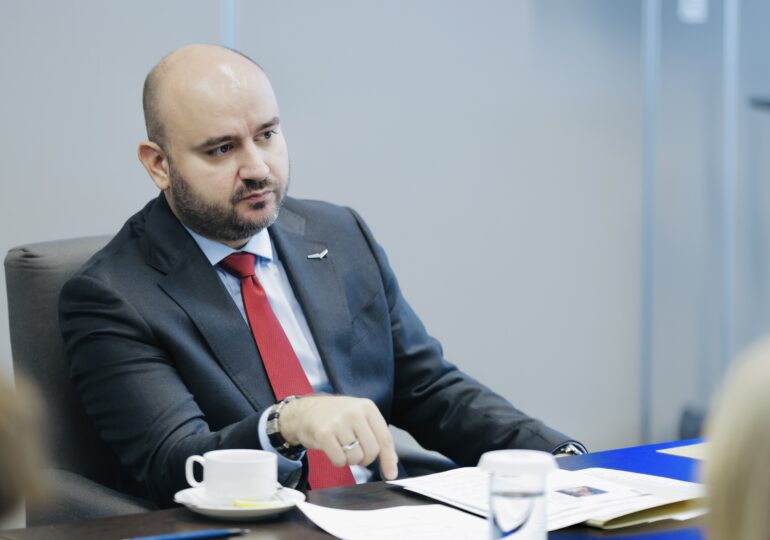 Вячеслав Федорищев встретился с чемпионами по прыжкам на батуте