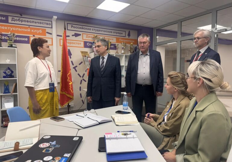 Виктор Акопьян посетил самарский строительно-энергетический колледж имени Мачнева