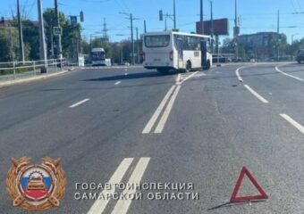 В Самаре велосипедист столкнулся с автобусом