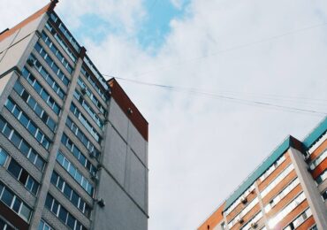 Специалисты администрации Самары работают на месте падения обломков БПЛА