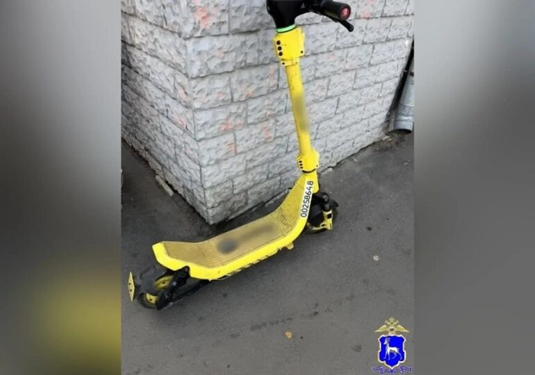 В Самаре сбили девочек на электросамокате