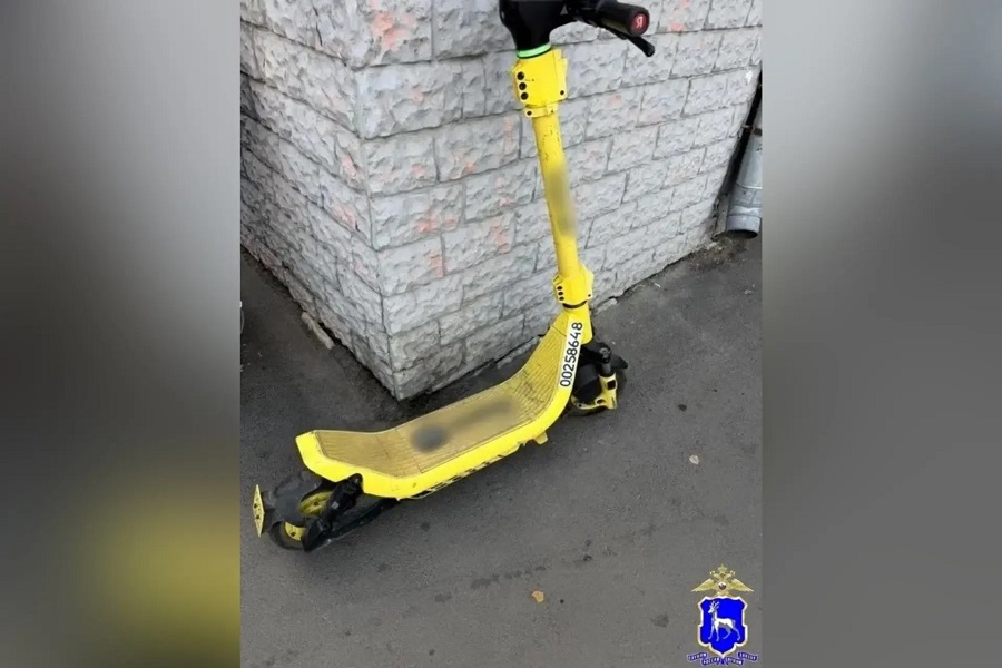 В Самаре сбили девочек на электросамокате