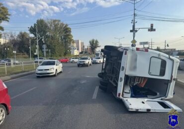 В Самаре столкнулись иномарка и машина скорой помощи