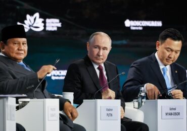 Владимир Путин выступил на пленарном заседании ВЭФ во Владивостоке