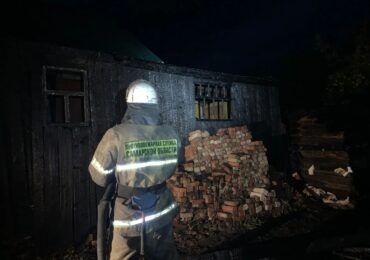 В Самарской области потушили пожар на площади 200 кв. м
