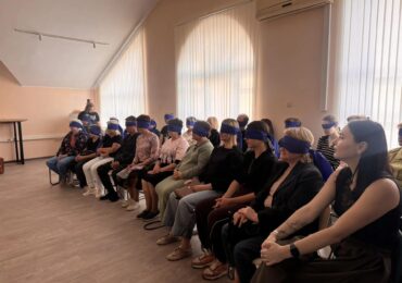 В Самаре проводят инклюзивный спектакль в темноте «Дорога к человеку»