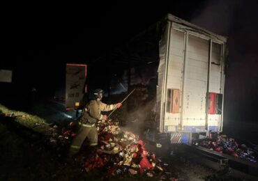 В Самарской области сгорел прицеп с кондитерскими изделиями