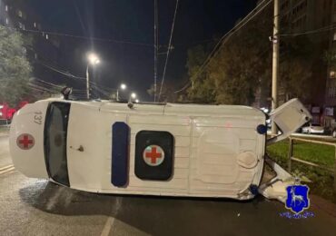 В Кировском районе Самары автомобиль столкнулся со скорой помощью