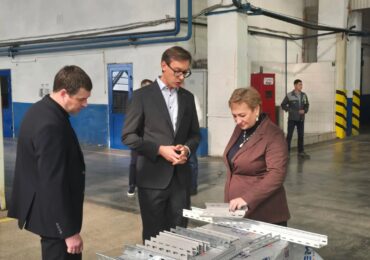 Юлия Ашуркова посетила самарский электромонтажный завод