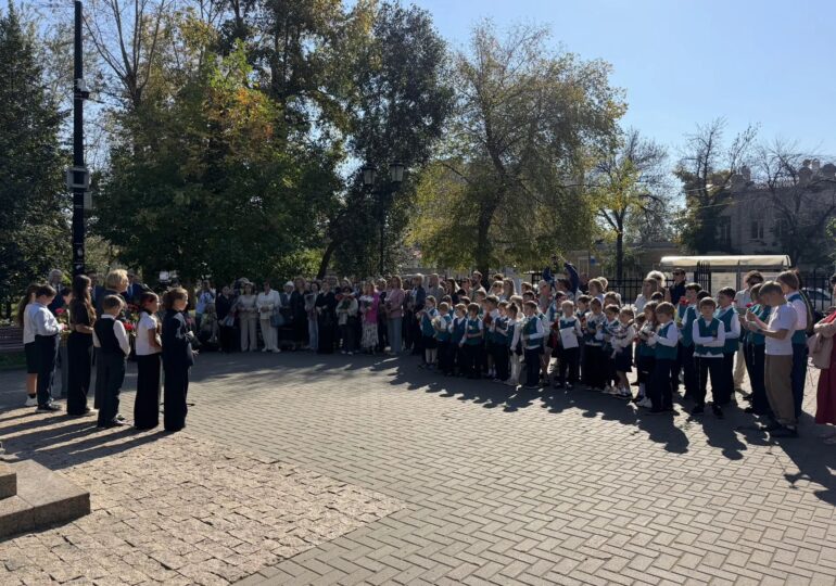 В Самаре возложили цветы к памятнику Шостаковичу