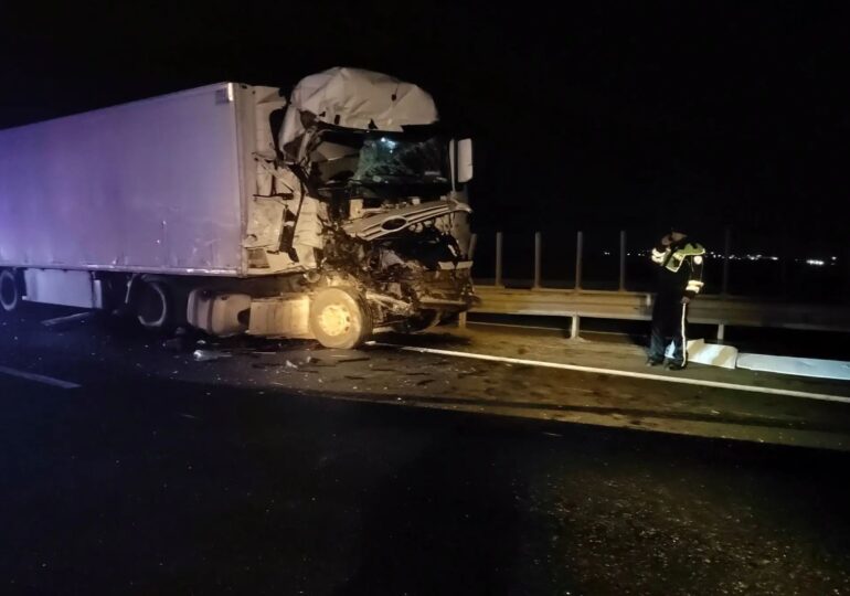 В Самарской области столкнулись два грузовика