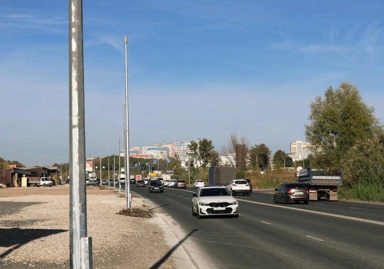 На Ракитовском шоссе устанавливают уличное освещение