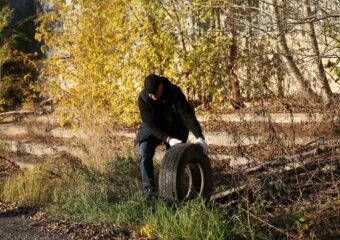 В Самаре провели субботник на месте разрушенного стадиона «Буревестник»